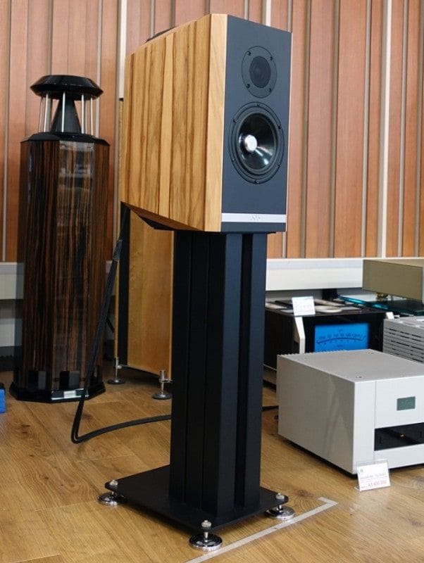 Titan505 with STAND / KUDOS