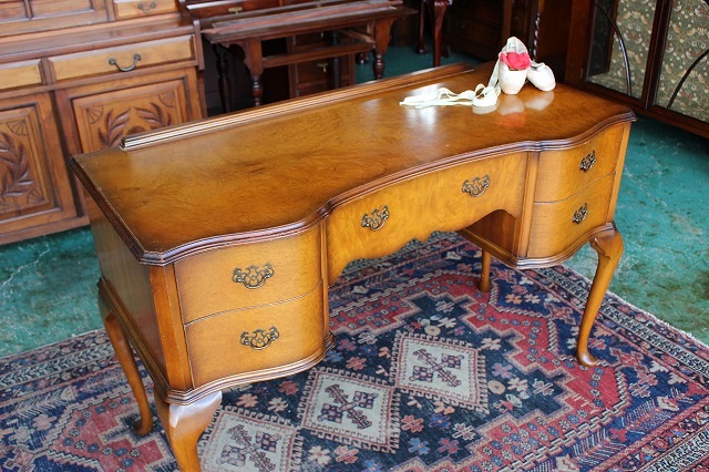 イギリスアンティーク家具 デスク ニーホールデスク 机 1950年代