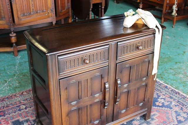 イギリス アンティーク　家具 サイドボード 1950年頃 ビンテージ 496A イギリス アンティーク 家具 サイドボード 1950年頃 ビンテージ 496A