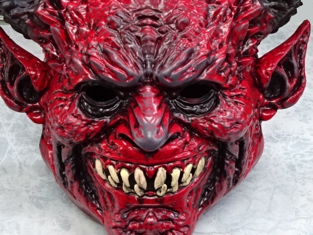 鬼の被り物でも使われているビッグホーンデビルマスク、節分の豆まきでもどうぞ
