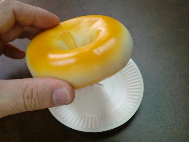 イタズラグッズ・ゴキブリドーナッツ