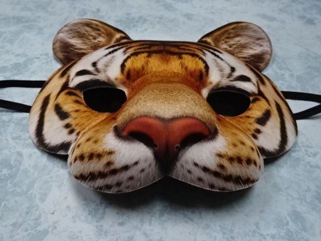 虎の被り物・タイガードミノ、寅年人気のマスクです