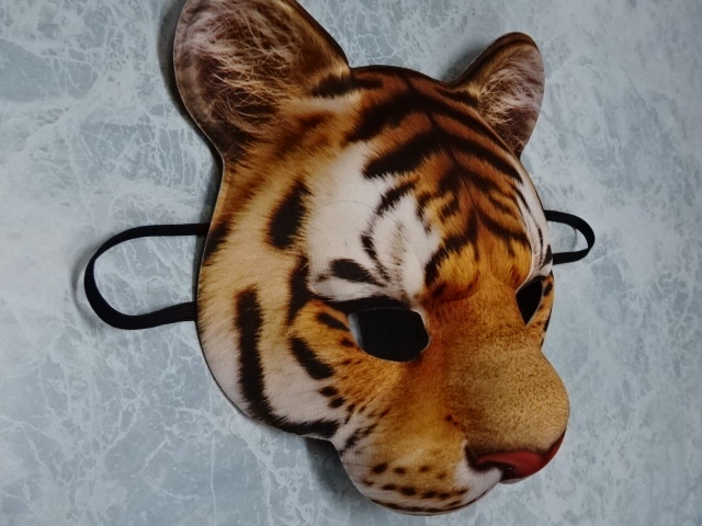 虎の被り物・タイガードミノ、寅年人気のマスクです