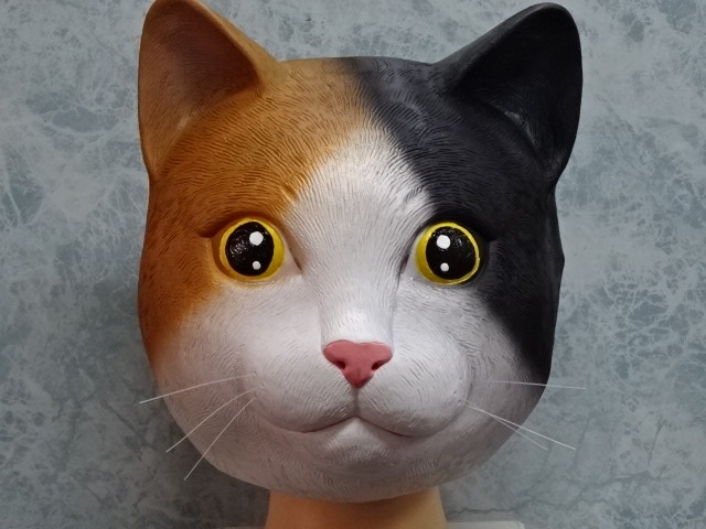 三毛猫のかぶりもの・三毛猫マスク、かわいい猫のお面です。