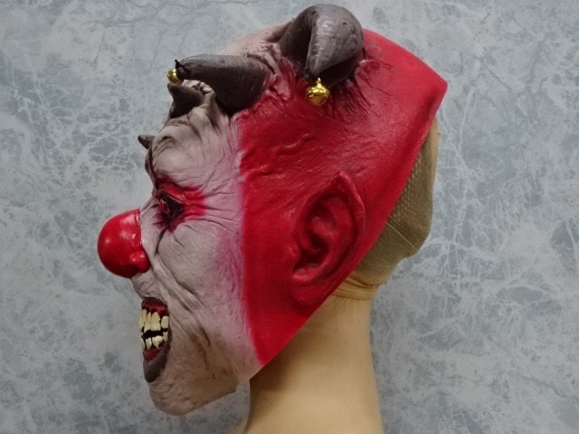 ピエロのマスク・カーニバルクラウン、節分にも使われる怖い被り物です。