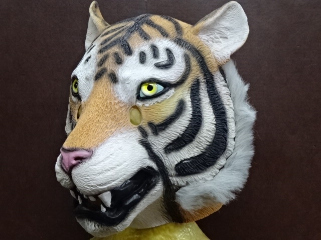 リアル眼球、虎の被り物　・NEW　タイガーマスク。