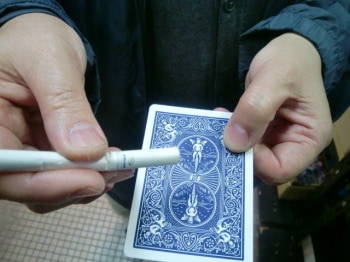 シガレットスルーカード