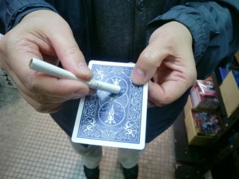 シガレットスルーカード