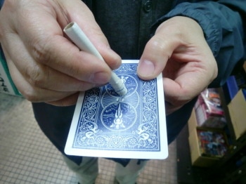 シガレットスルーカード