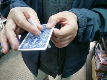 シガレットスルーカード