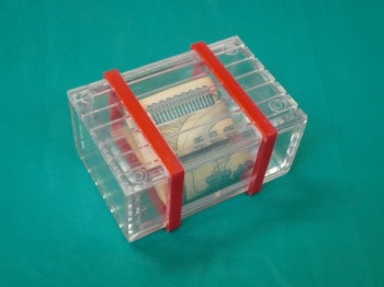 開かないクリアーボックス