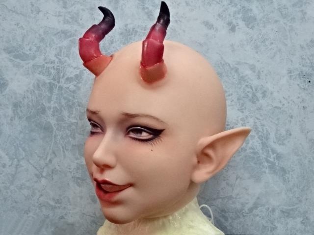 シリコンフィメールマスク・小悪魔ミム(角付き) フェイクアイ仕様、ROANYER