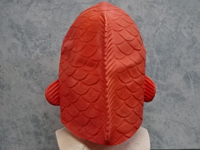 魚の被り物・赤い鯉のマスク。珍しい魚のマスク。