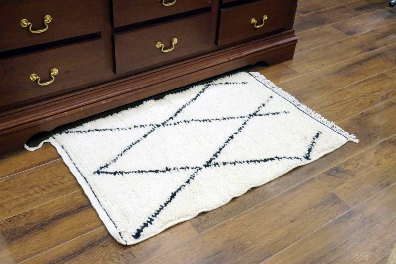 モロッコ手織り絨毯　ベニワレン（Beni Ouarain）　98ｘ61cm　MRB100-01