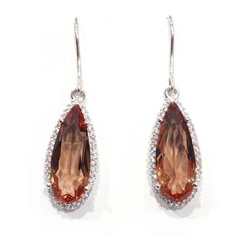 光によってカラーチェンジ！ズルタナイトのピアス　SV-E-ZN-DRPZ