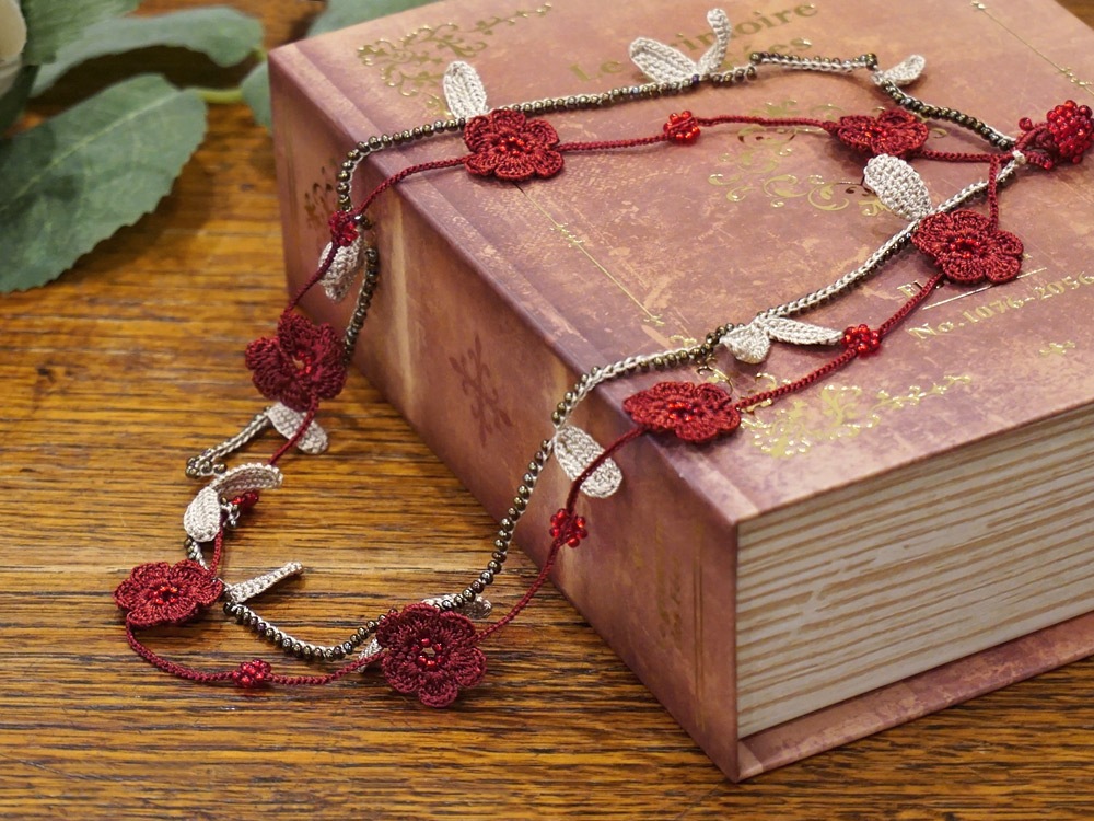 トゥーオヤ　ネックレス　OYA-NT-FWLF-RD　小花＆リーフ/レッド