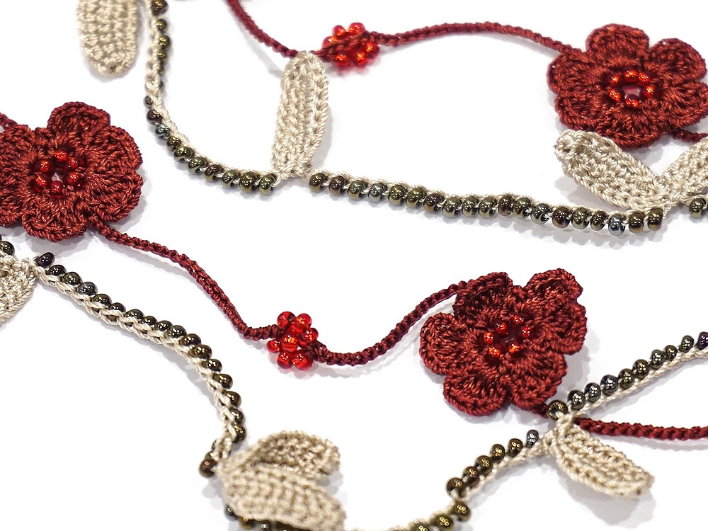 トゥーオヤ　ネックレス　OYA-NT-FWLF-RD　小花＆リーフ/レッド