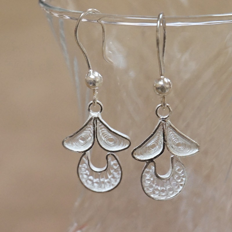 シルバーアクセサリー SILVER 925 銀線細工 ブローチ リーフモチーフ νKB 銀線細工 エレガントな花デザインシルバーブローチ 925 SILVER 103q