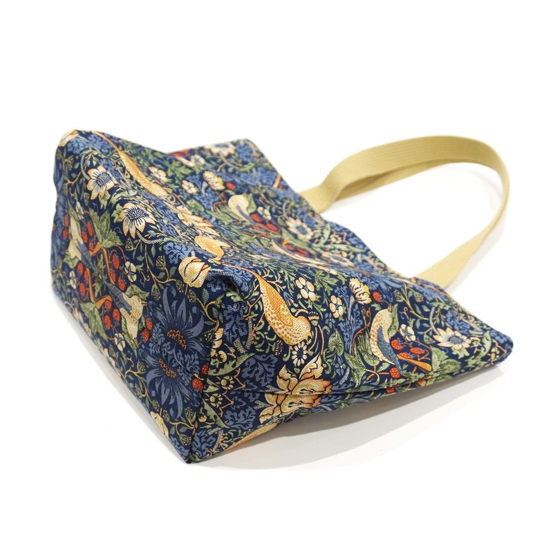 Morris Collection いちご泥棒 トートバッグ 横長Sサイズ/ネイビー　MB-TTW-S-STNV