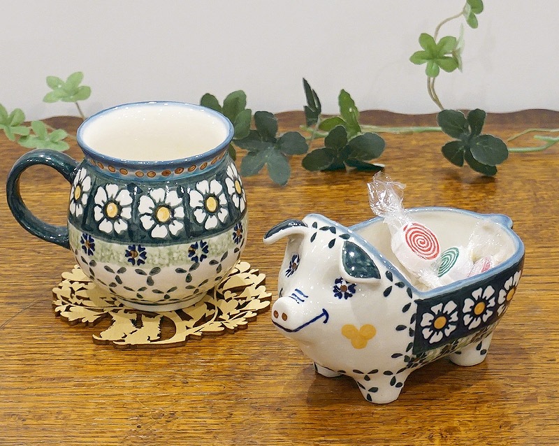 ポーランド陶器　ポーリッシュポタリー　「WIZA」 こぶたのボウル　ピギー　W965-25A　カモミール柄