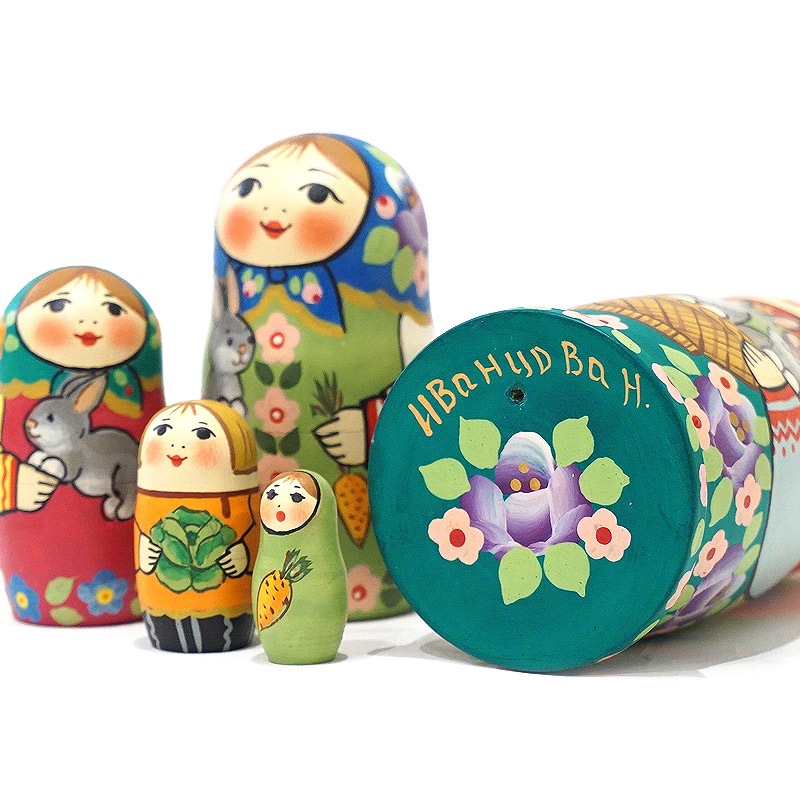 ロシア　ナジェジダ・イワンツォワ作　マトリョーシカ小（5P） MAT-188