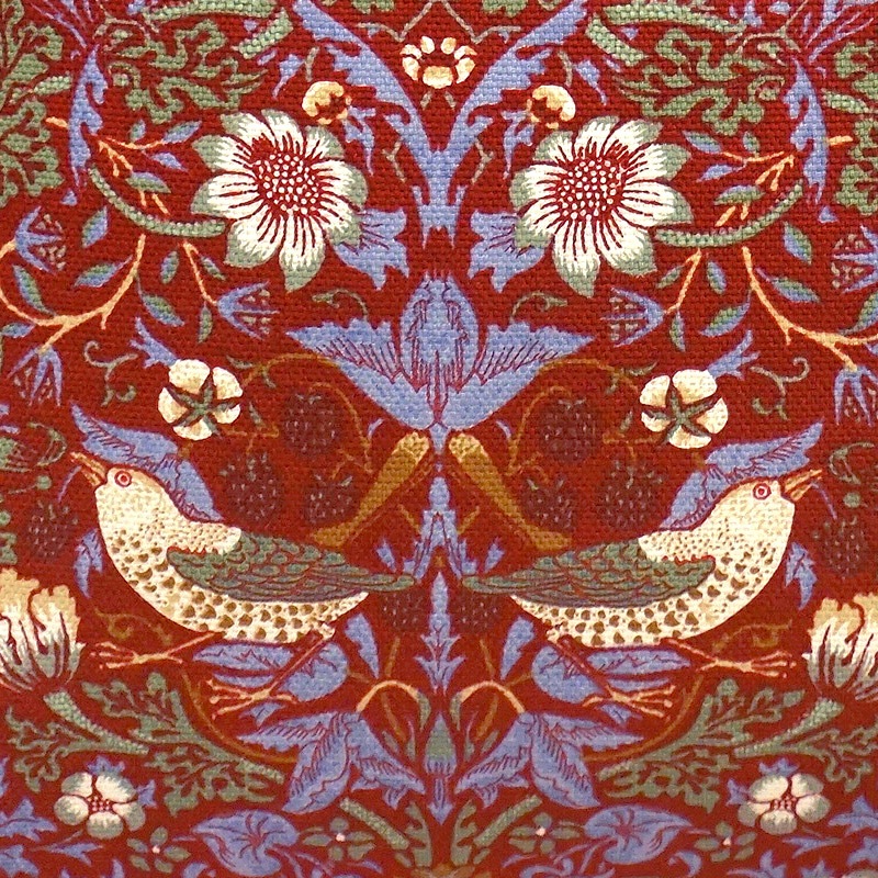 Morris Collection クッションカバー（45cm） いちご泥棒/レッド MCC-STRD