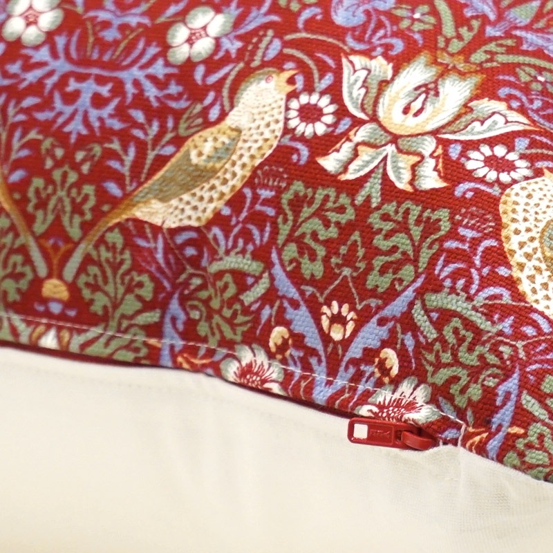 Morris Collection クッションカバー（45cm） いちご泥棒/レッド MCC-STRD