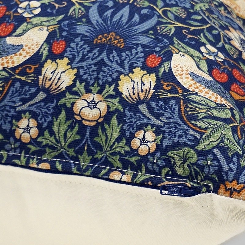 Morris Collection クッションカバー（45cm） いちご泥棒/ネイビー MCC-STNV