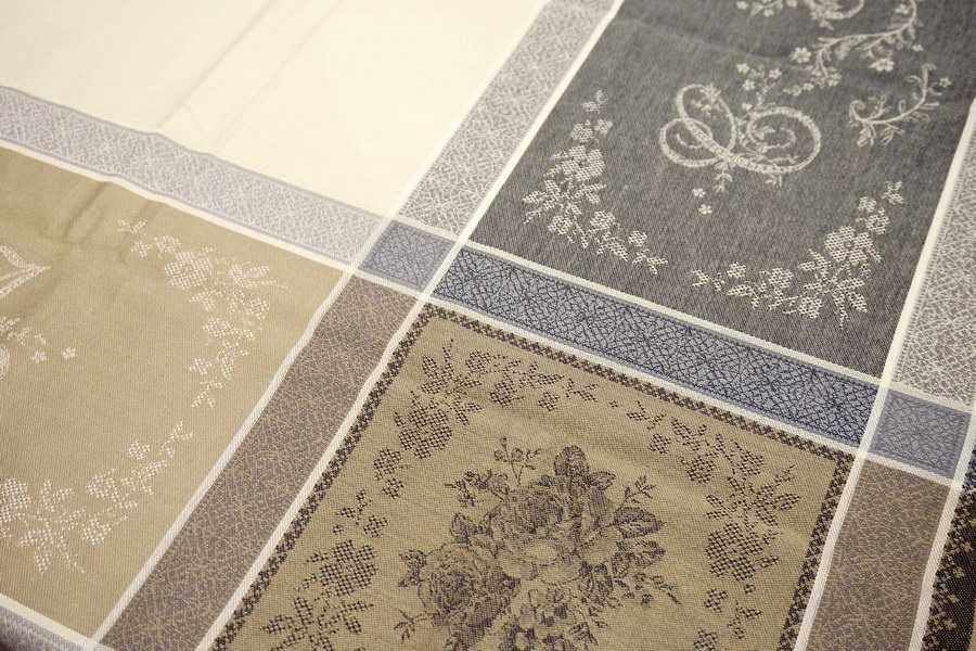 フランス製 ジャカード織　撥水テーブルクロス☆ ロマンティック/トープ 160x160cmサイズ F160160-RMTQ