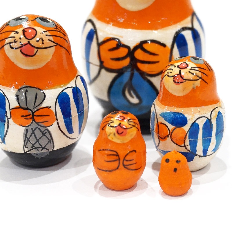 【専用】ロシア雑貨☆猫のエッグオーナメント スカーフ ノビコワ作 マトリョーシカ 専用】ロシア雑貨☆猫のエッグオーナメント スカーフ ノビコワ作