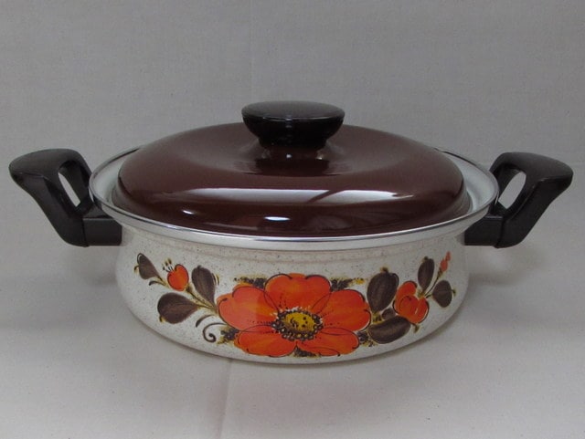 ↓昭和レトロ【新品】レア 箱入り サンコーウェア　ホーロー鍋 両手鍋 Amazon.co.jp: 昭和レトロ ホーロー鍋 オレンジ花柄 サンコー
