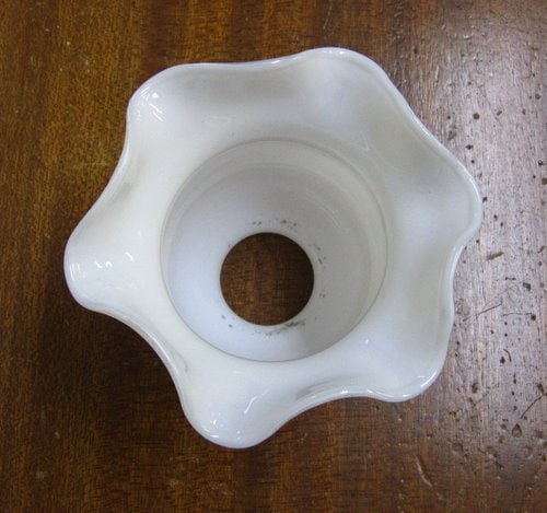 古い電笠乳白いフリルデザインのガラス製装飾品 工芸品