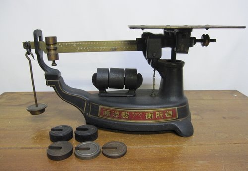 古道具 棹秤 さおばかり 十手　骨董品 古い上皿棹秤（上皿手動増錘式棹秤） 木箱入り | 古道具,古い道具,道具