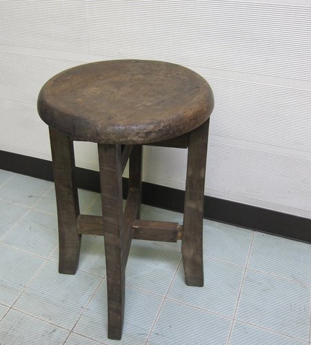 スツール　チェア　丸椅子　張り替え済　椅子　古家具　昭和レトロ　アンティーク アンティーク 張り替え済 ベージュモケット 丸椅子 | REFACTORY antiques