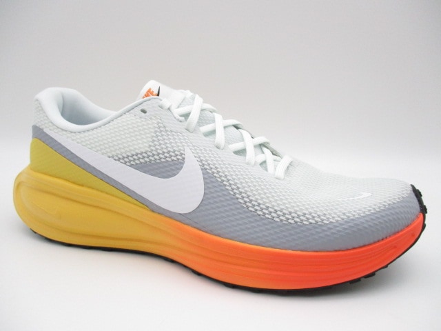 ナイキ レボリューション8　HJ9198-104