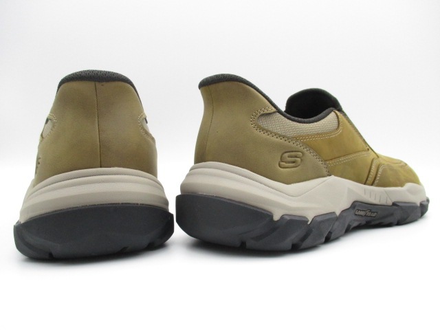 スケッチャーズ SLIP-INS RelaxedFit: Santoro-Archaic 205680-DSRT (幅広4E相当)