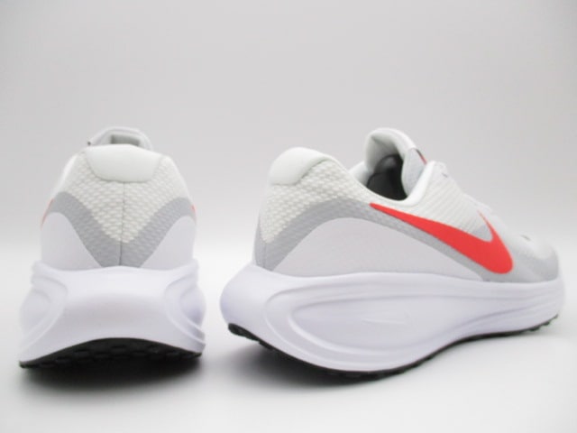 ナイキ レボリューション8　ワイド　幅広4E　HQ1996-100