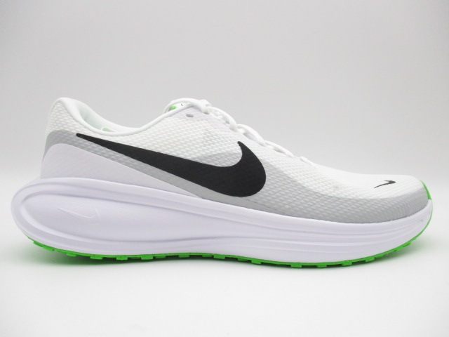 ナイキ レボリューション8　ワイド　幅広4E　HQ1996-105