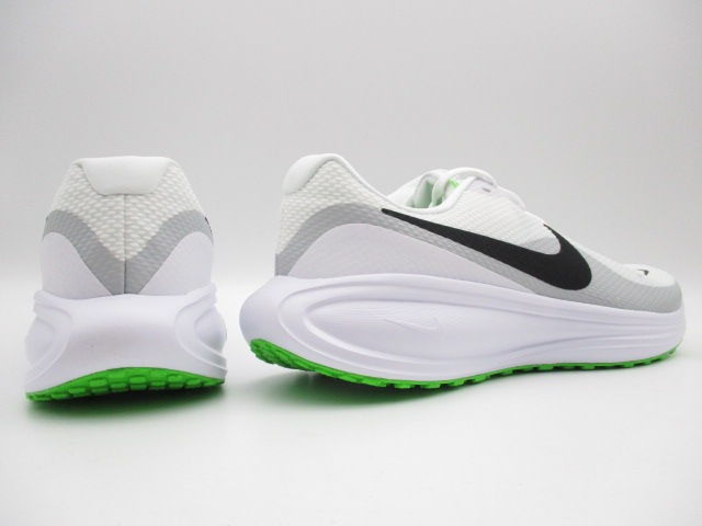 ナイキ レボリューション8　ワイド　幅広4E　HQ1996-105