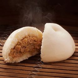 江戸清 ブタまん 日本テレビ「ヒルナンデス！」で紹介されました 中身が2倍！美味しさ3倍！自慢のブタまん 中華街の食べ歩きブームの火付け役 |中華まん