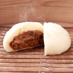 季節限定　麻辣(マーラー)肉まん　花椒の痺れる辛さ（麻）と唐辛子のヒリヒリする辛さ（辣）の刺激的な味わい|中華まん