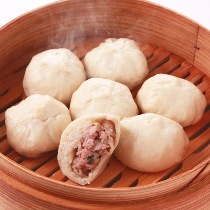 横濱豚包(とんぱお)　片手でパクッと食べられる食べ歩きの新定番。手包みで美味しさをギュッと閉じ込めました。