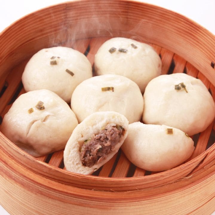 横濱牛包(ぎゅうぱお) 片手でパクッと食べられる食べ歩きの新定番。手包みで美味しさをギュッと閉じ込めました。