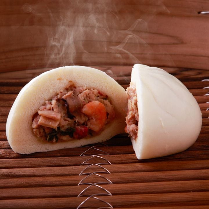 【季節限定】五目肉まん　豚ひき肉、海老、叉焼、旬の野菜など五目の旨味が詰まった中華まん