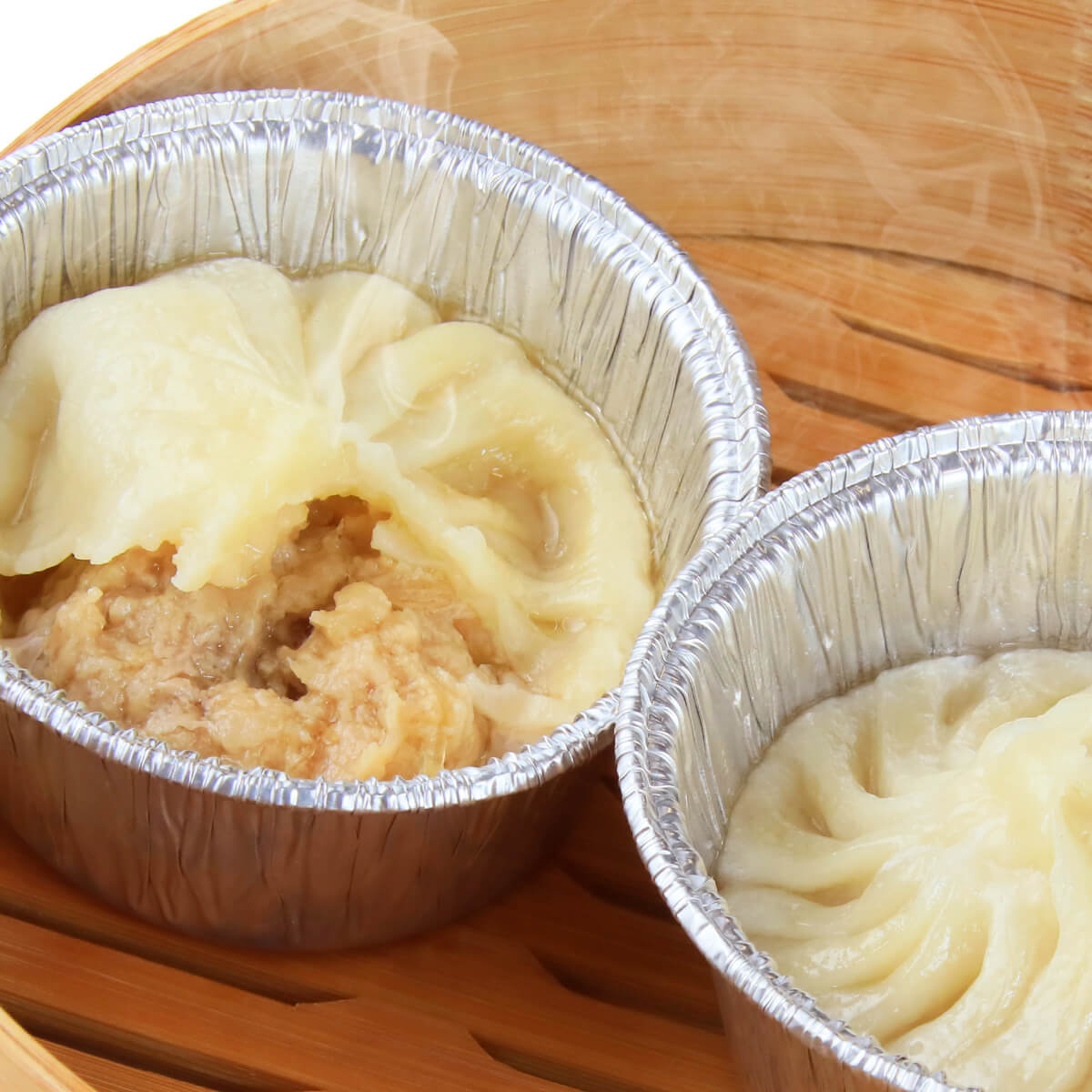 江戸清【湯杯小龍包（フカヒレ）】～1袋に2個入り  横浜中華街の食べ歩きで大人気のカップ入り小籠包。よるのブランチで紹介されました。