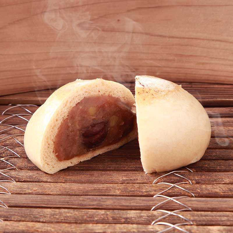【季節限定】渋皮栗あんまん 風味豊かなマロンクリームに丸ごと一粒の栗が入ったオリジナルの和スイーツ
