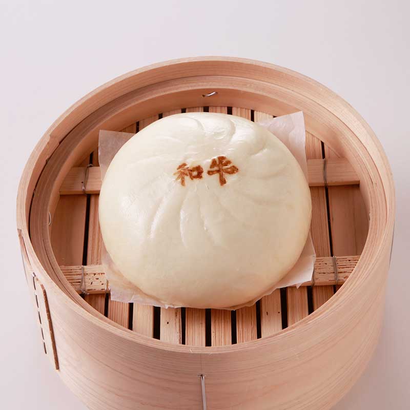 新発売！！　横濱牛鍋まん　横浜発祥の郷土料理「牛鍋」を、もっちりとした二段熟成生地で包んだ中華まんです。