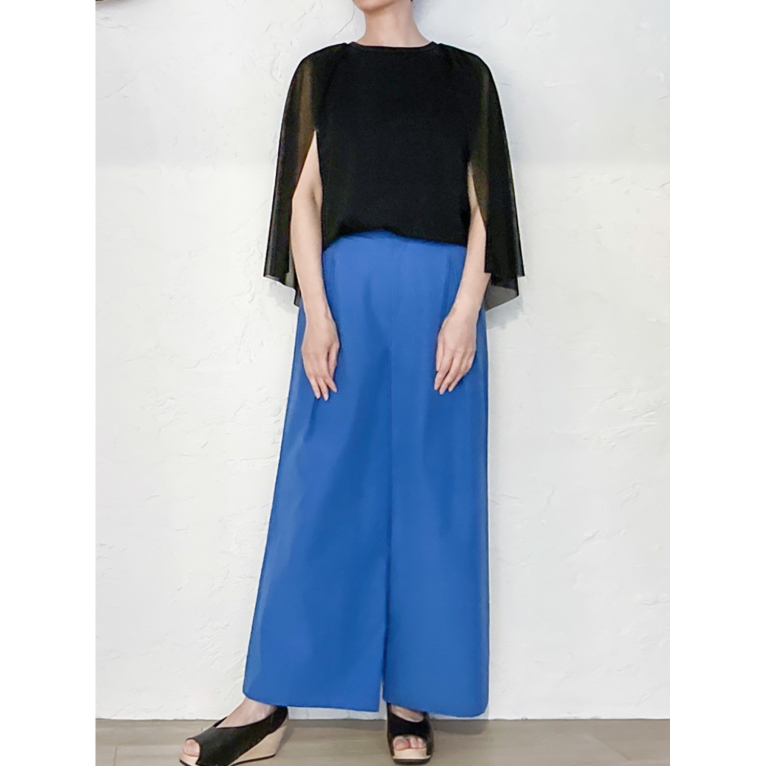 [Harriss] Sleeveless cut and sewn with cape