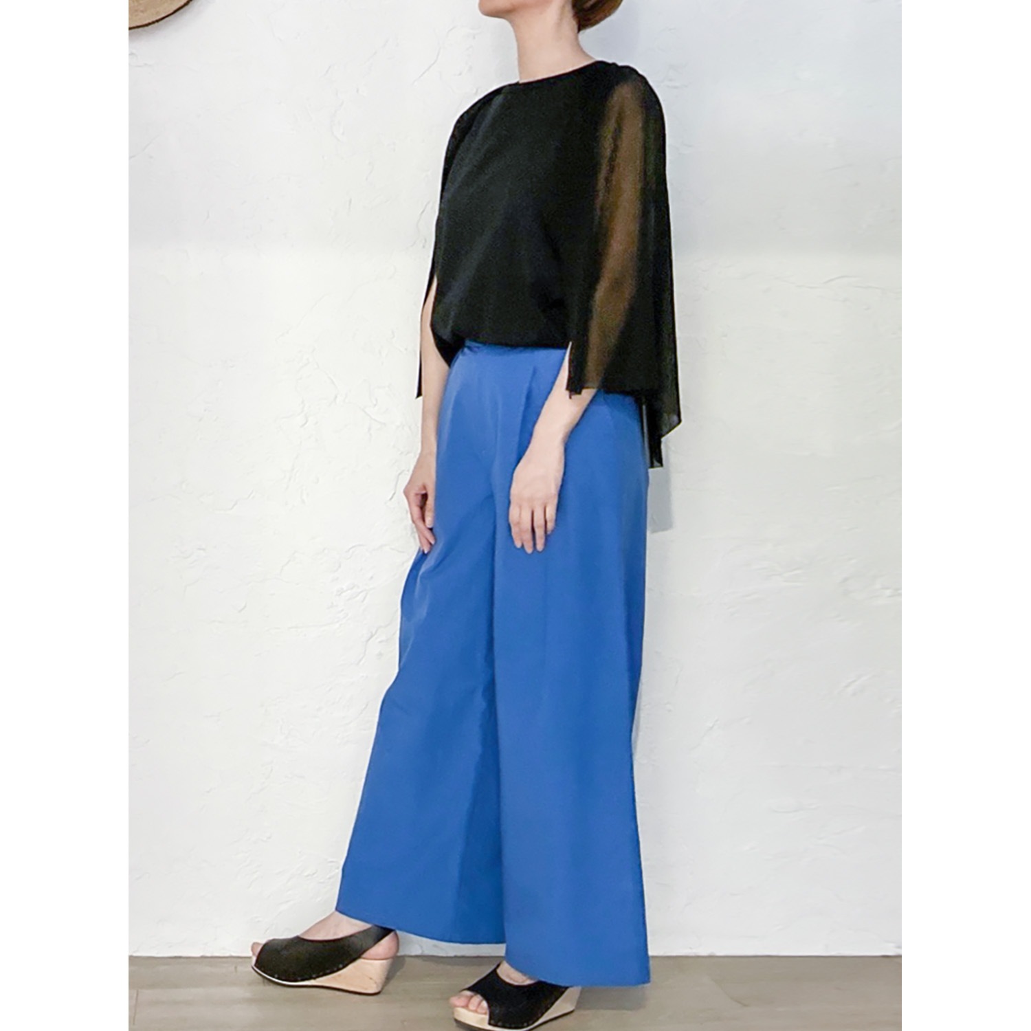 [Harriss] Sleeveless cut and sewn with cape