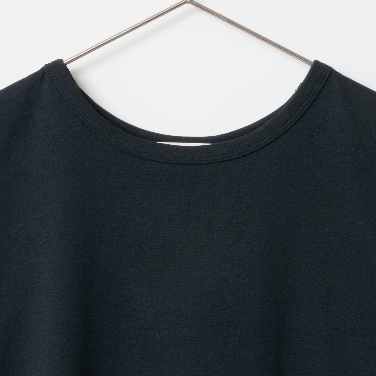 [Harriss] Sleeveless cut and sewn with cape